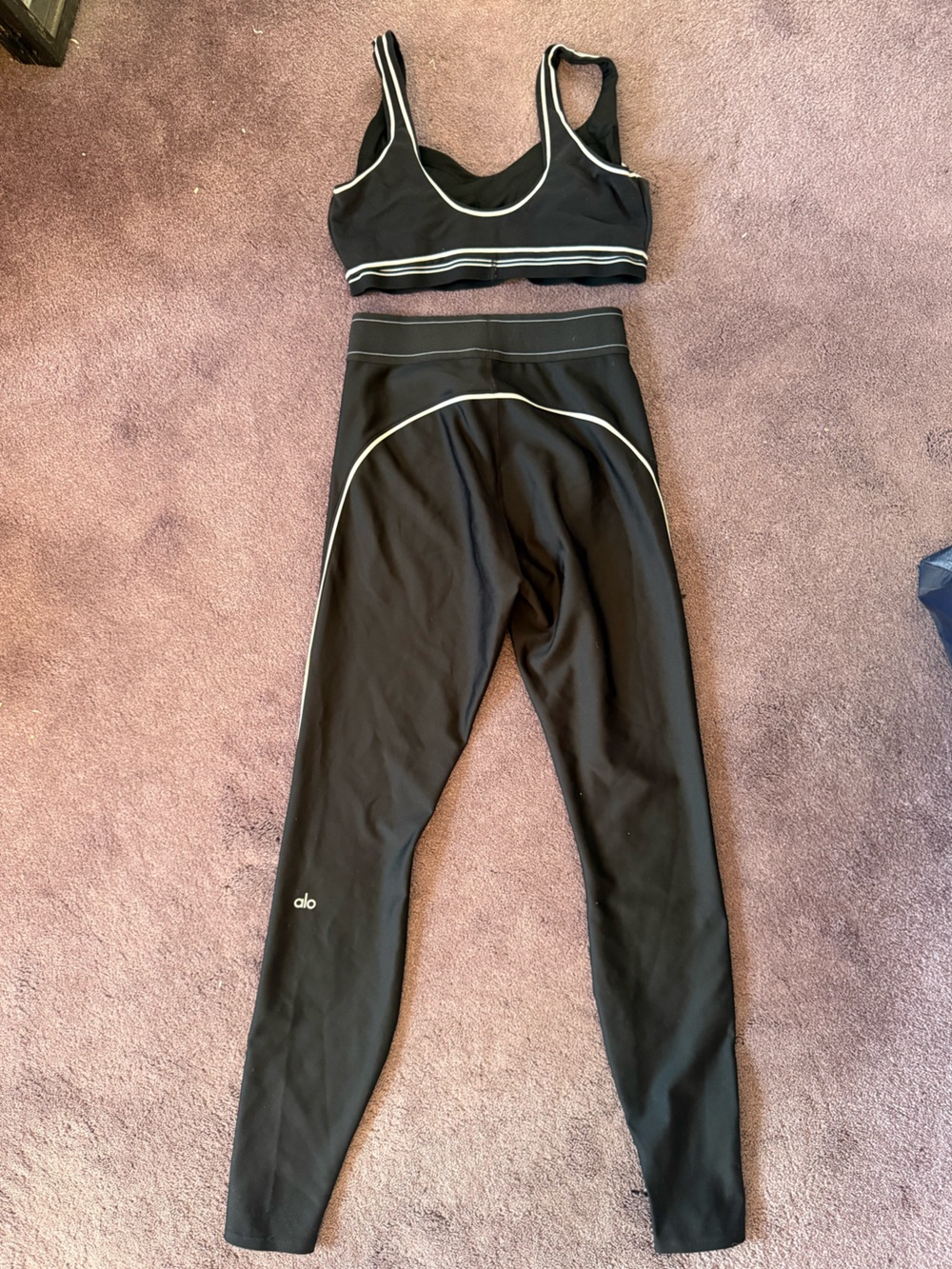 Alo Yoga Sports Bra & Legging Set - Picture 3 of 4